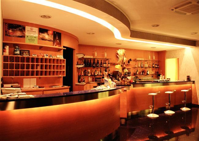 意大利酒店 卡尔马尼奥拉 外观 照片